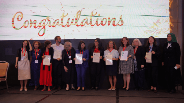 2025년 IFLA 그린 라이브러리 어워드 수상자들이 아스타나 무대에 섰다. 사진=IFLA 홈페이지