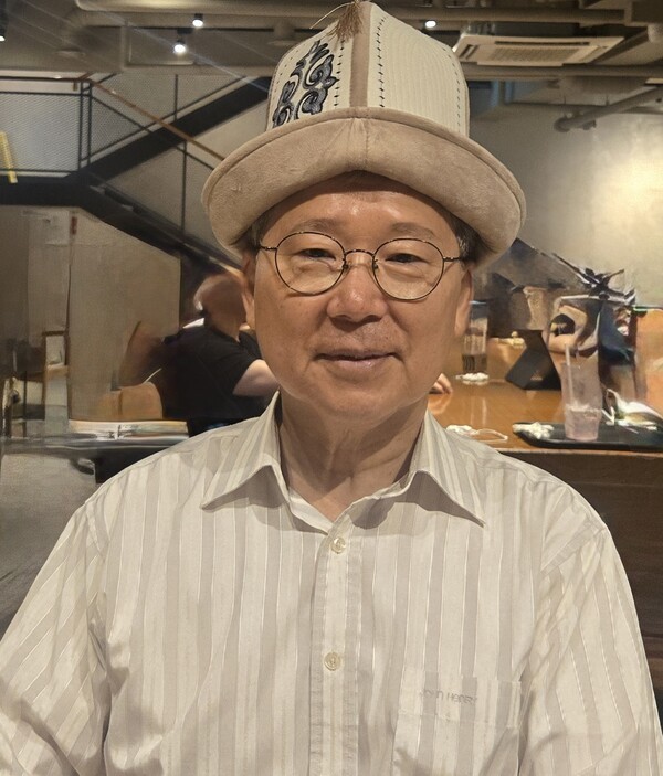 김민주 리드앤리더 대표, 컬쳐클럽 대표, 도시탐험가, 폴리매스, 강연자로 책을 읽고 '출판저널' 등에 글을 쓴다. 강연을 하면서 도시와 세상을 탐험하고 있다. '나는 도서관에서 교양을 읽는다', '세계를 이끈 경제사상 강의', '미국 대통령과 민주주의' 등 여러 책의 저자 및 번역자이다. 