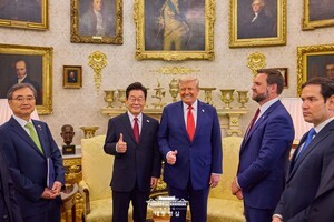 [정윤희의 책으로 세상읽기] 한미정상회담을 성공으로 이끈 이재명 대통령의 독서리더십