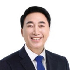 5·18 음모론·식민사관 도서, 전국 79개 공공도서관에 비치